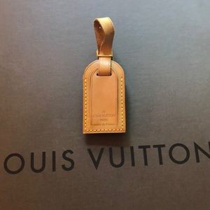 👜Auth Louis Vuitton leather luggage tag